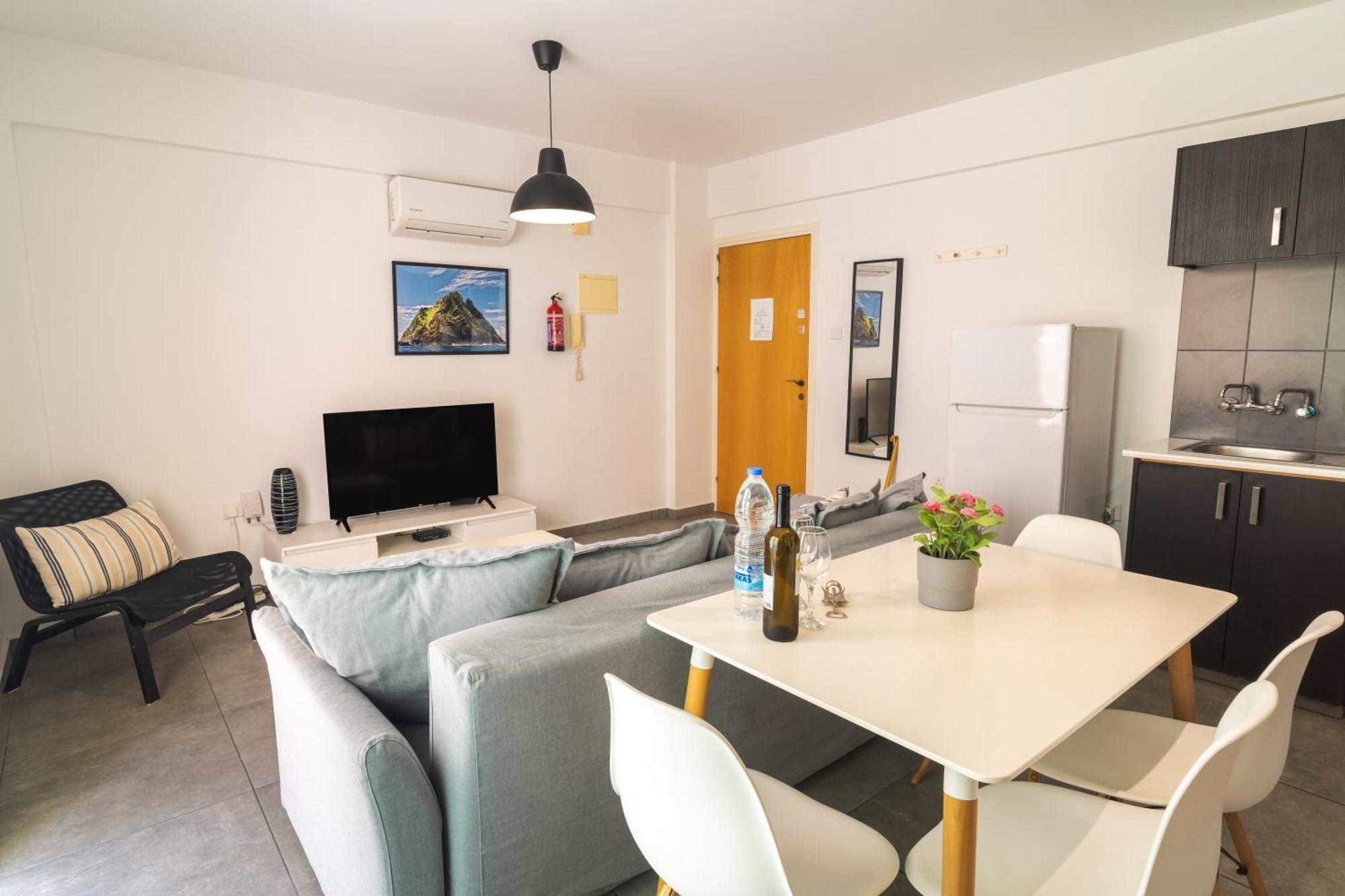 Kave Blue Mackenzie 1 Bdr Flat With Pool Apartment Larnaca Exterior photo