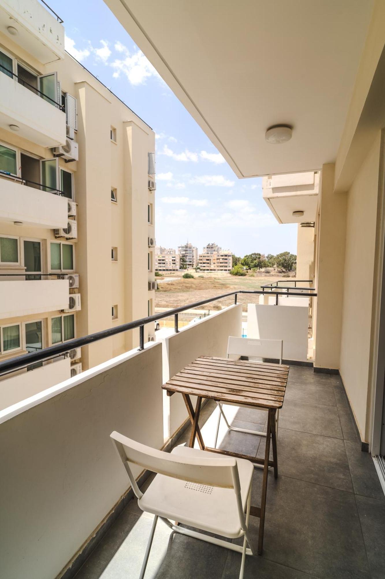 Kave Blue Mackenzie 1 Bdr Flat With Pool Apartment Larnaca Exterior photo